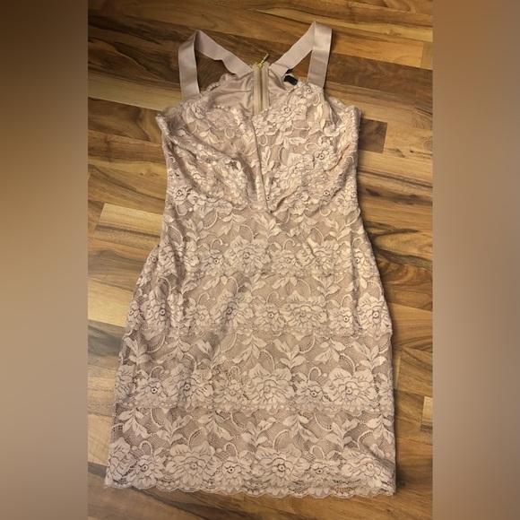 Elegant Lace Dress in Cream - Picture 5 of 6